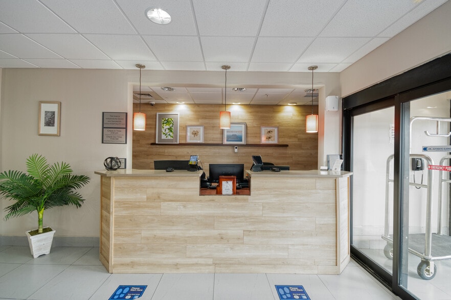 More Photos Of 85 River Park Dr, Midway Hotel For Sale