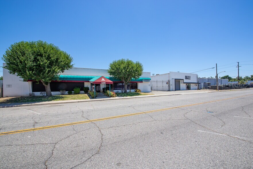 More Photos Of 3226 Franklin Ave, Riverside Manufacturing For Lease