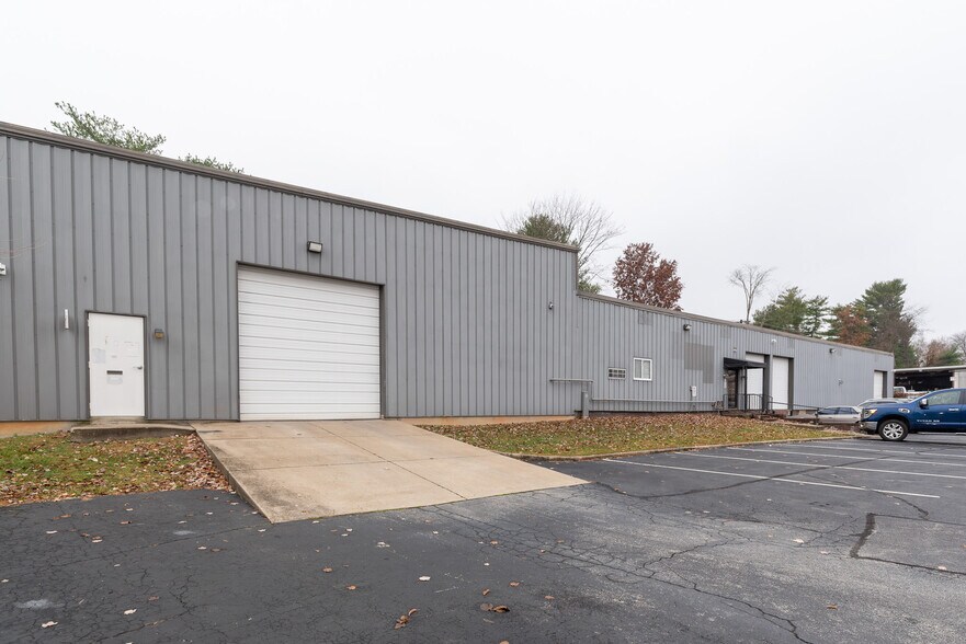 More Photos Of 2300B Plantside Dr, Louisville Warehouse For Lease