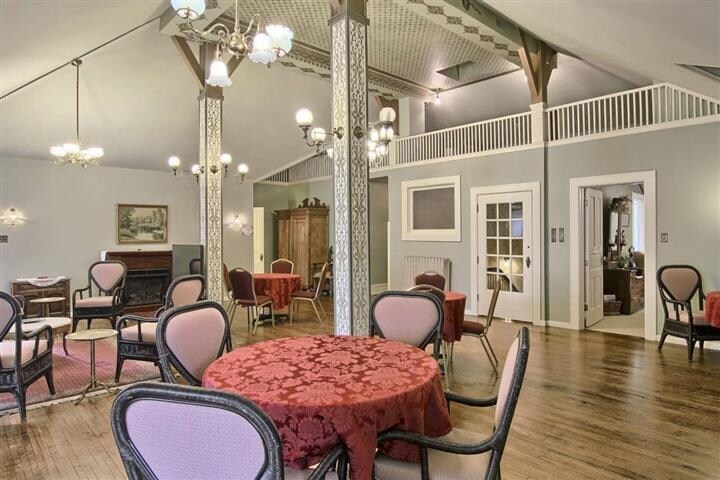 More Photos Of 230 Wellington St, Traverse City Hospitality For Sale