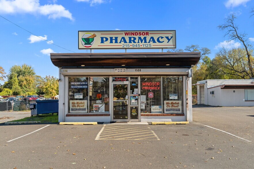 More Photos Of 1510 Haines Rd, Levittown Storefront Retail Office For Sale