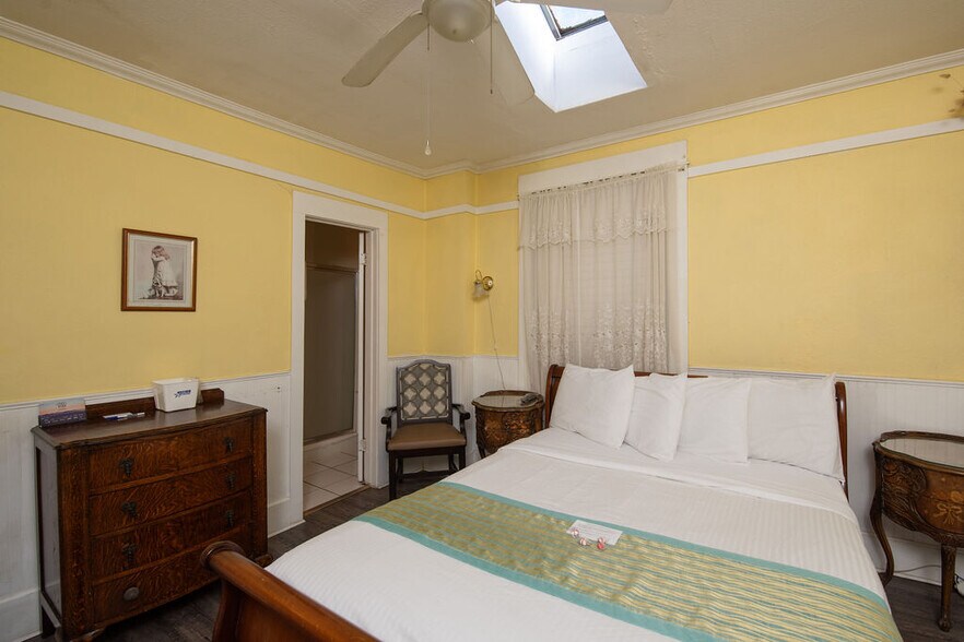 More Photos Of 18239 Main St, Jamestown Hotel For Sale