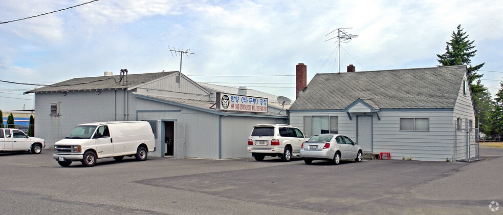 More Photos Of 3817-3819 94th St SW, Lakewood Warehouse For Sale