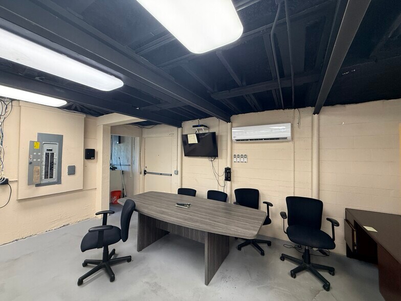 More Photos Of 1002 E Hillsborough Ave, Tampa Storefront For Sale