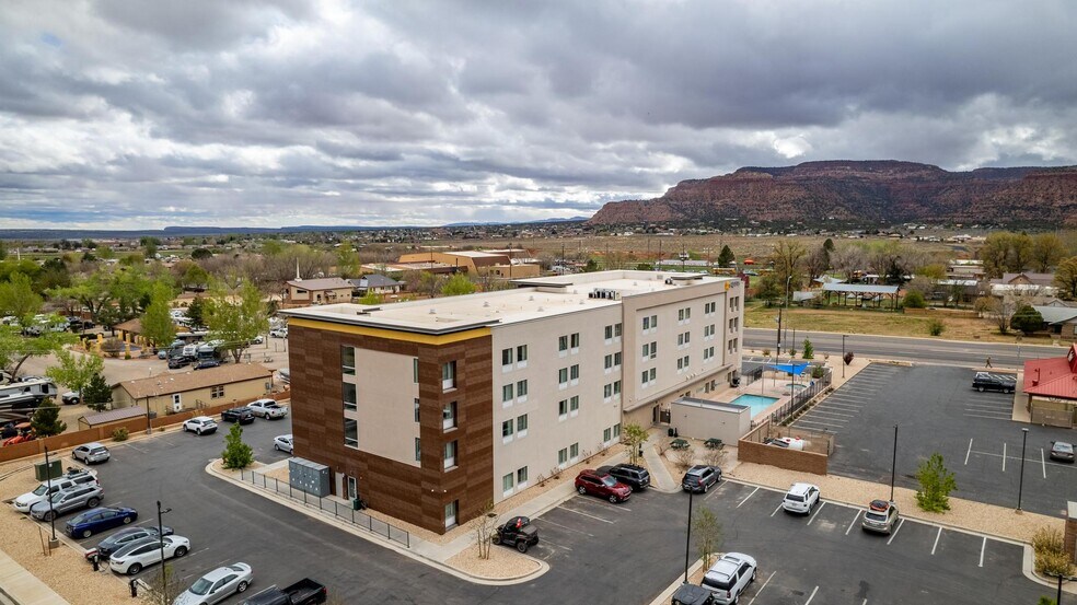 More Photos Of 465 S 100 E, Kanab Hospitality For Sale