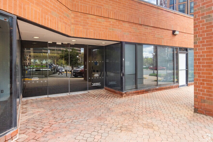 More Photos Of 1005 N Glebe Rd, Arlington Medical For Lease
