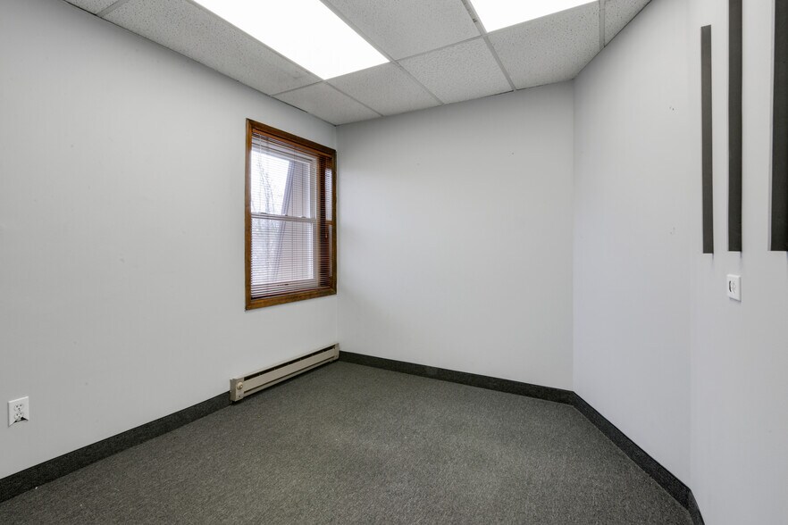 More Photos Of 127 Chestnut St, Roselle Park Storefront For Sale