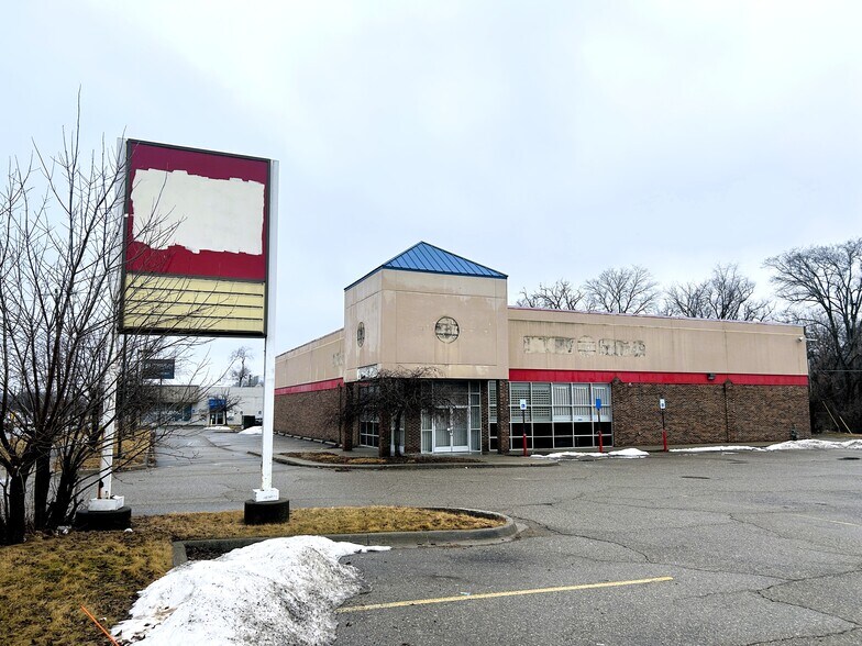 More Photos Of 15181 Telegraph Rd, Redford Freestanding For Lease