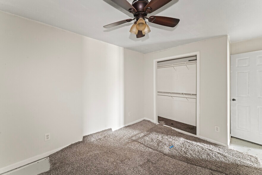 More Photos Of 814 SE Sunnyside School Rd, Blue Springs Warehouse For Sale