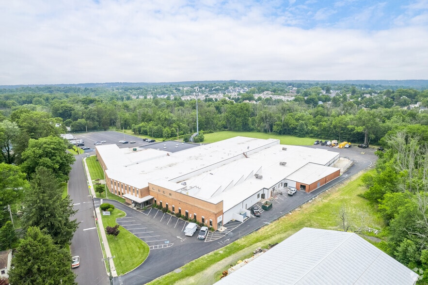 More Photos Of 31 Oak Ave, Chalfont Warehouse For Lease