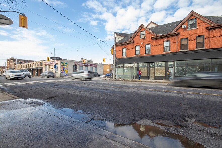 More Photos Of 675-679 Barton St E, Hamilton Storefront Retail Residential For Lease
