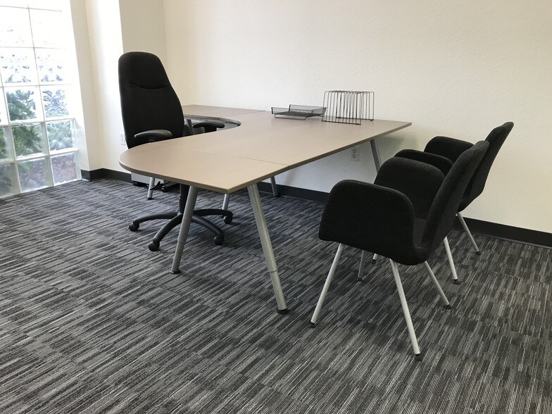 More Photos Of 4500 140th Ave N, Clearwater Unknown For Lease