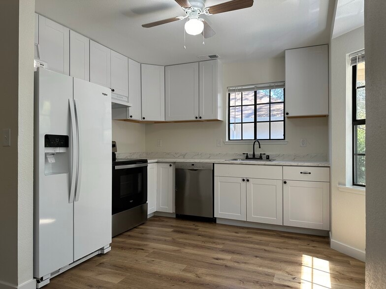 More Photos Of 1805 V St, Sacramento Dormitory For Sale