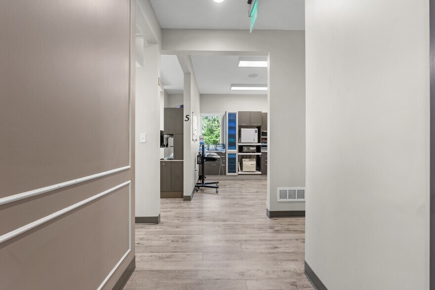 More Photos Of 10800 E 77th Ter, Raytown Medical For Sale