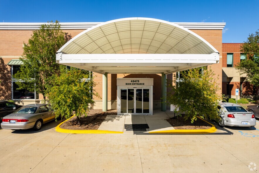 More Photos Of 43475 Dalcoma Dr, Clinton Township Medical For Lease