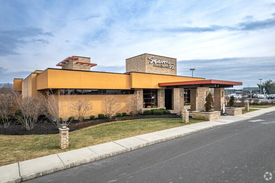 More Photos Of 400 Commons Way, Bridgewater Unknown For Lease