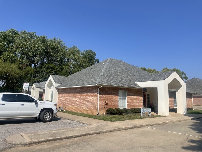 More Photos Of 1105 Walnut Dr, Ardmore General Retail For Sale