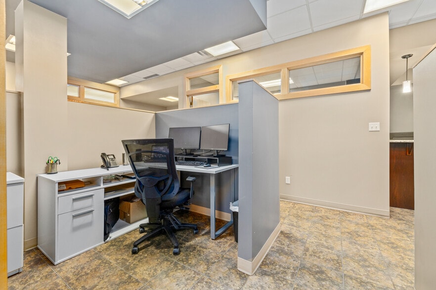 More Photos Of 52 Sioux Rd, Sherwood Park Office For Lease