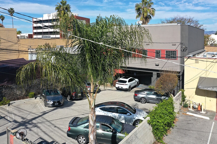 More Photos Of 13946 Ventura Blvd, Van Nuys Office For Lease