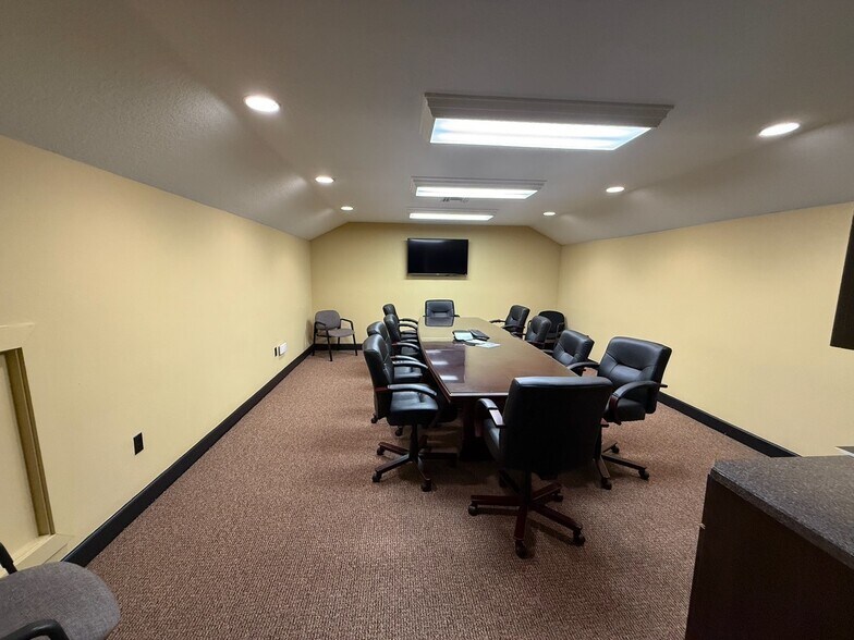 More Photos Of 5115 S Lakeland Dr, Lakeland Office For Sale