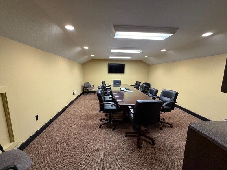 More Photos Of 5115 S Lakeland Dr, Lakeland Office For Sale