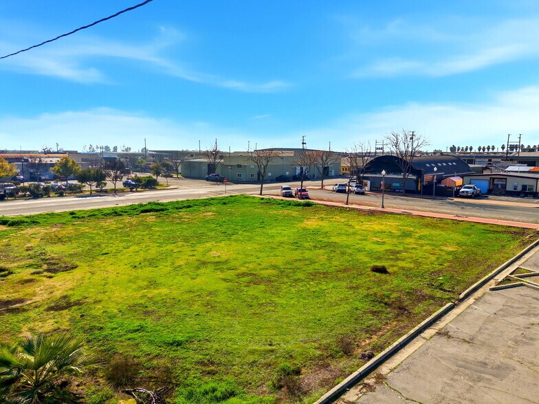 More Photos Of 190 S Elmwood Ave, Lindsay Land For Sale