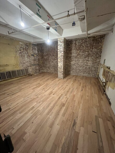 More Photos Of 36 Waverly Ave, Brooklyn Showroom For Lease