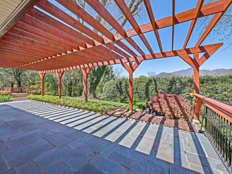 More Photos Of 142 Country Club Dr, Waynesville Hospitality For Sale