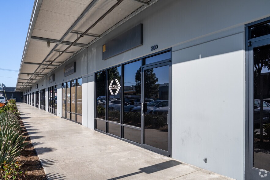 More Photos Of 2120 W Mission Rd, Escondido Warehouse For Lease