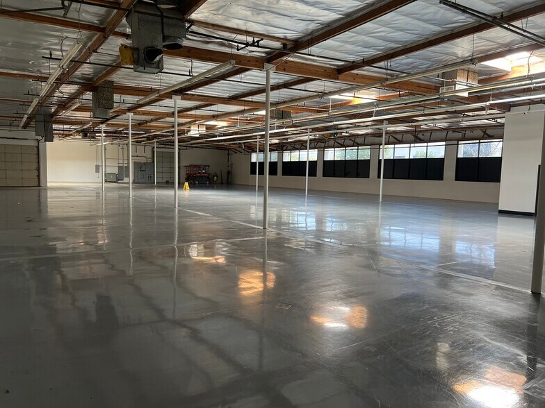 More Photos Of 27704 Avenue Scott, Valencia Distribution For Lease