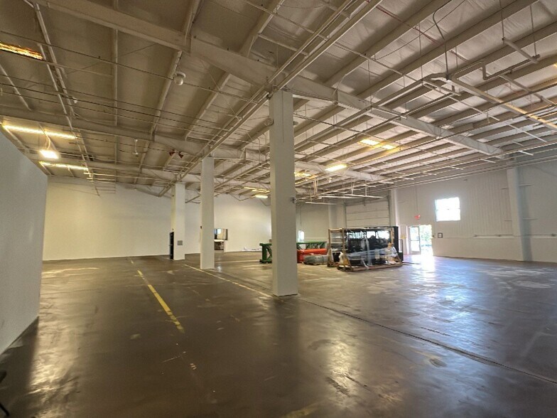 More Photos Of 140 Long Rd, Chesterfield Flex For Lease