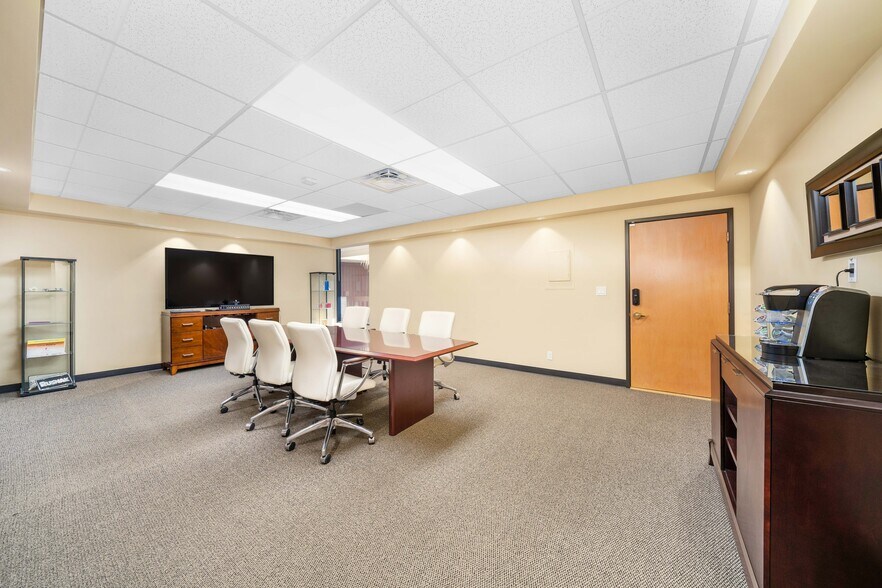 More Photos Of 30423 Canwood St, Agoura Hills Office For Sale