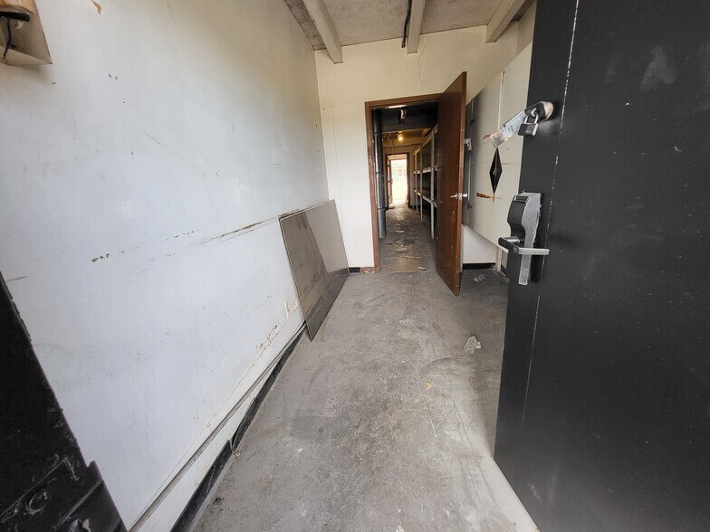 More Photos Of 7350 N Hanley Rd, Hazelwood Hotel For Sale