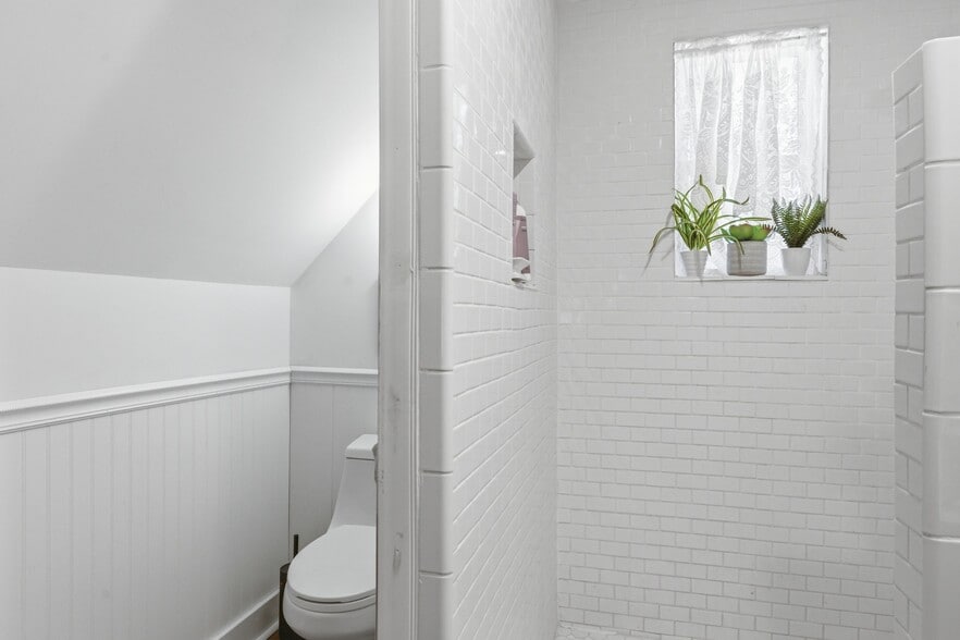 More Photos Of 8 Pleasant St, Plymouth Hospitality For Sale