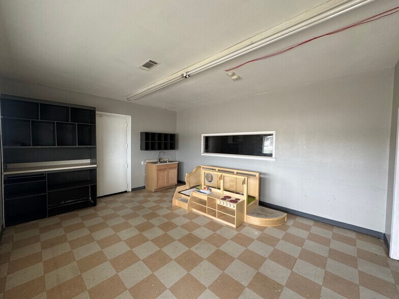 More Photos Of 1301 N Texas Ave, Bryan Office For Sale