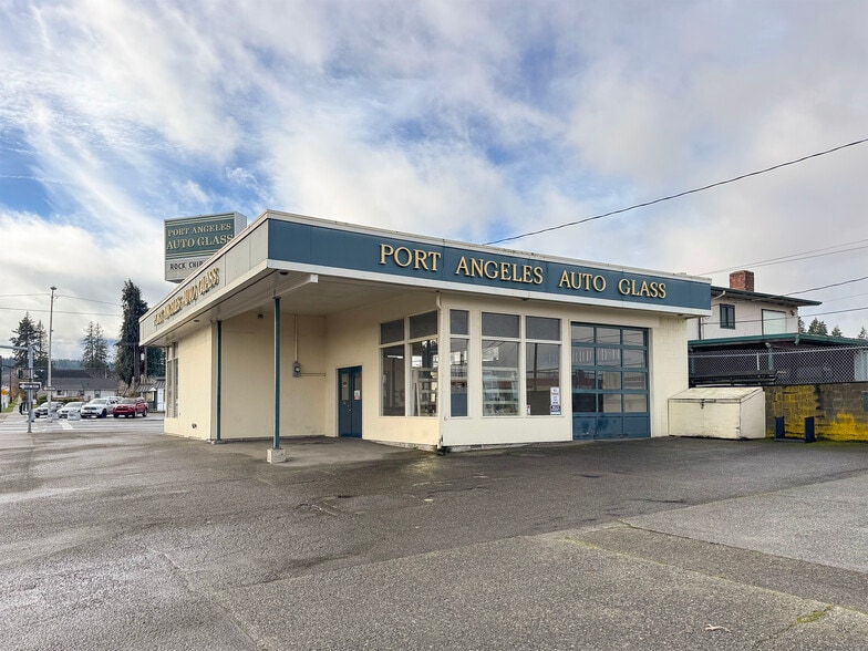 More Photos Of 833 E 1st St, Port Angeles General Retail For Sale