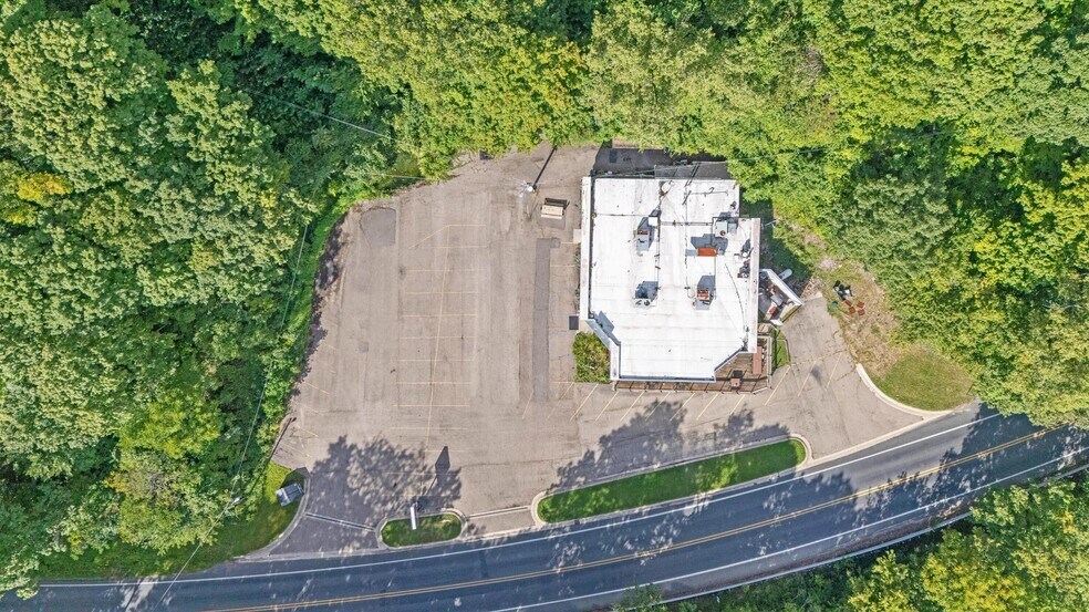 More Photos Of 15212 N Red Bud Trl, Buchanan General Retail For Sale