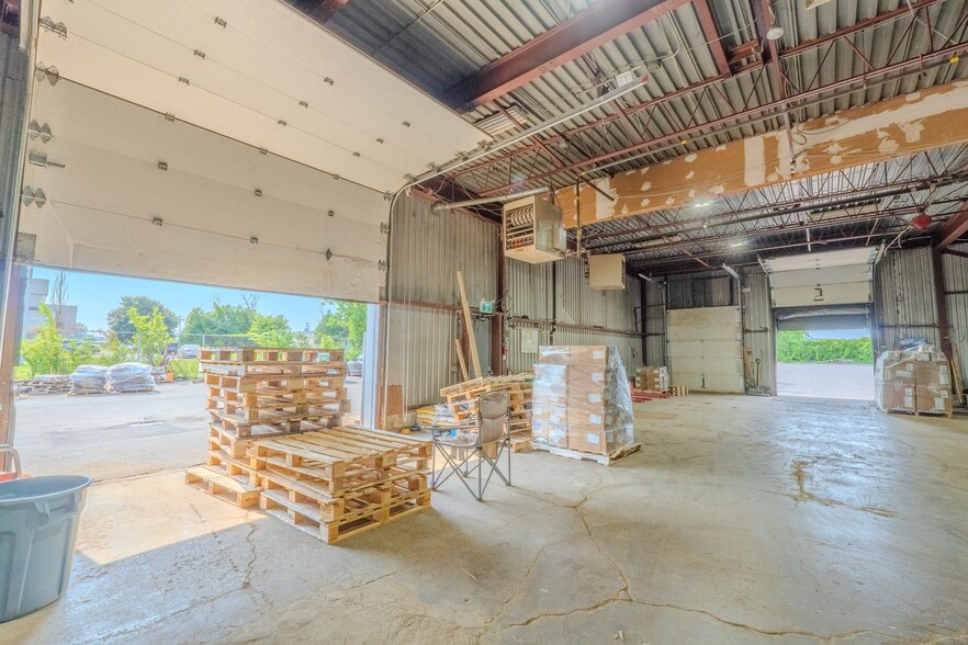 More Photos Of 181 Av Oneida, Pointe-claire Industrial For Sale