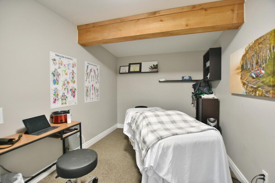 More Photos Of 1535 Mosley St, Wasaga Beach Storefront Retail Office For Sale