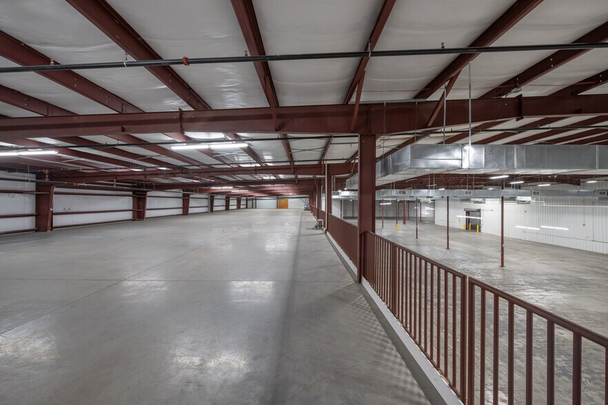More Photos Of 8801 Corporate Square Ct, Jacksonville Warehouse For Lease