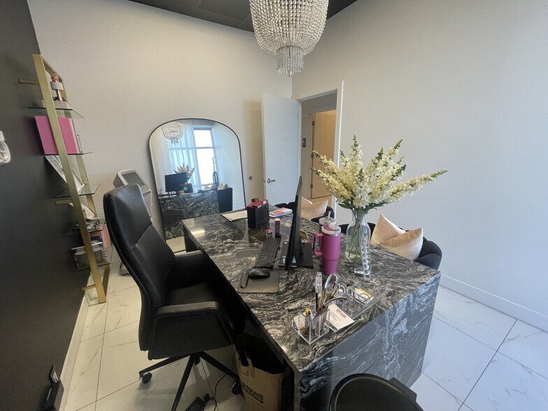 More Photos Of 10 W Scenic Pointe Dr, Draper Freestanding For Lease