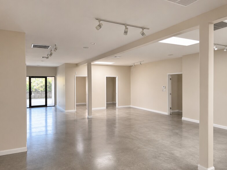More Photos Of 607 N Vulcan Ave, Encinitas Storefront For Lease