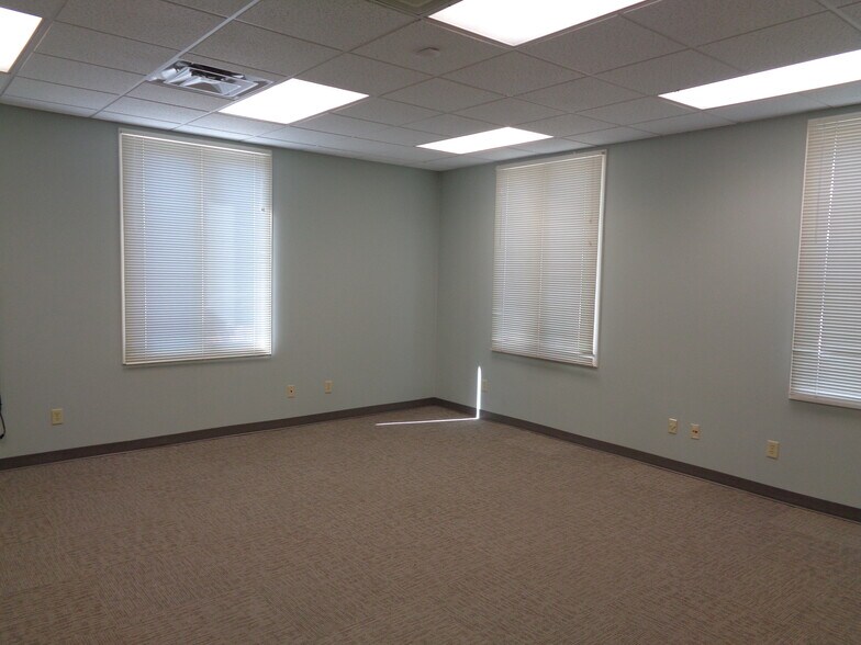 More Photos Of 2419 Westgate Dr, Albany Office For Lease