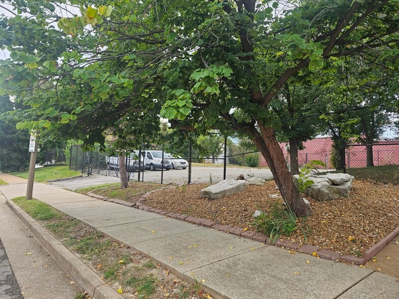 More Photos Of 2800 Caroline St, Saint Louis Specialty For Sale