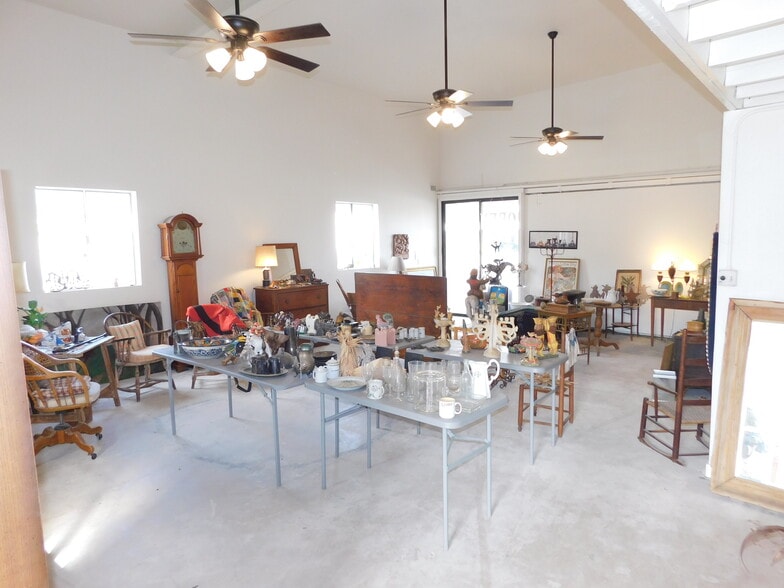 More Photos Of 693 E Sunny Dunes Rd, Palm Springs General Retail For Sale