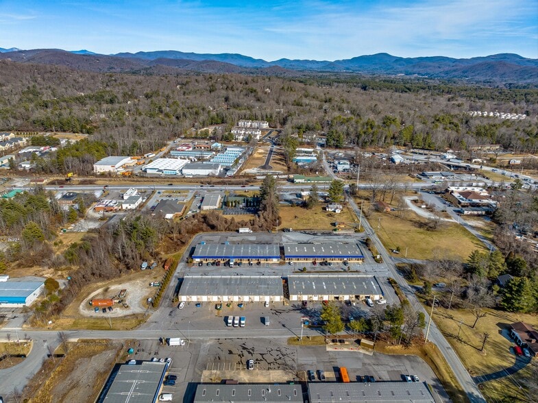 More Photos Of 44 Buck Shoals Rd, Arden Unknown For Lease