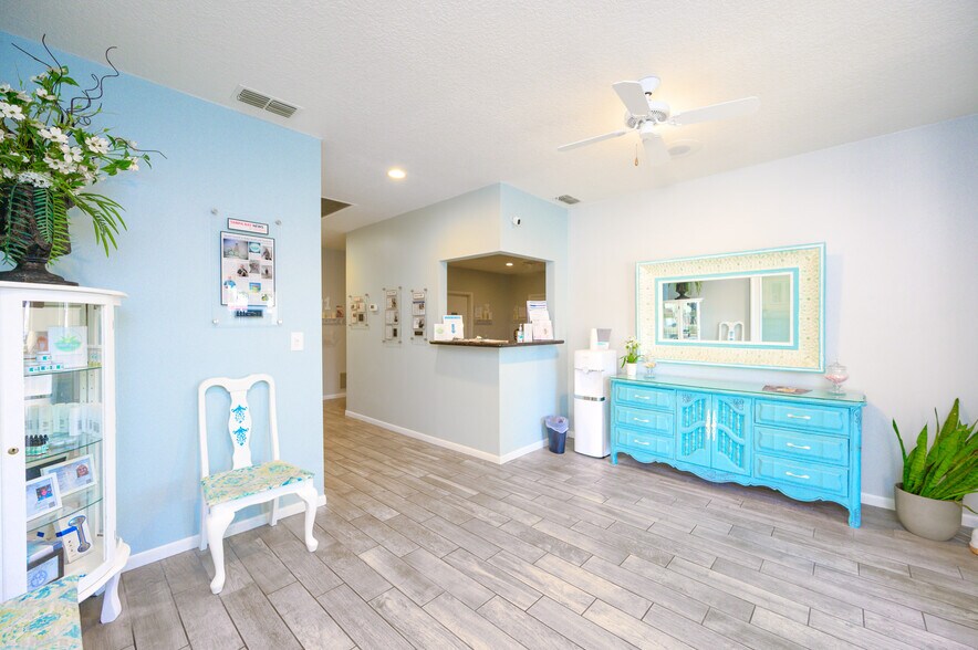 Primary Photo Of 32502 US Highway 19 N, Palm Harbor Office For Lease