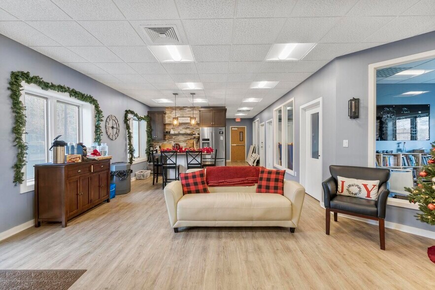 More Photos Of 1-3 Mill Pond Ln, Simsbury Office For Sale