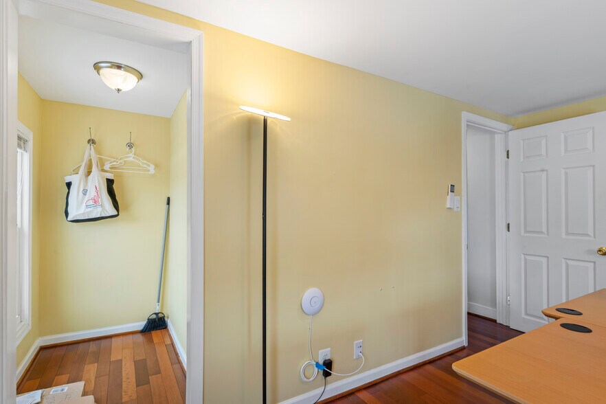 More Photos Of 4235 Chain Bridge Rd, Fairfax Office For Sale