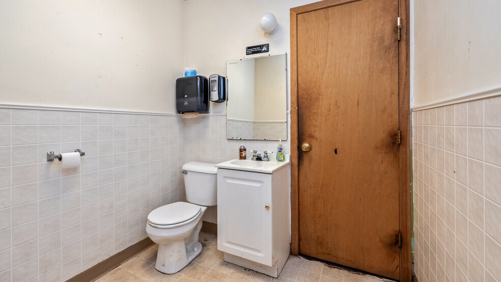 More Photos Of 207 E Hughitt St, Iron Mountain Restaurant For Sale